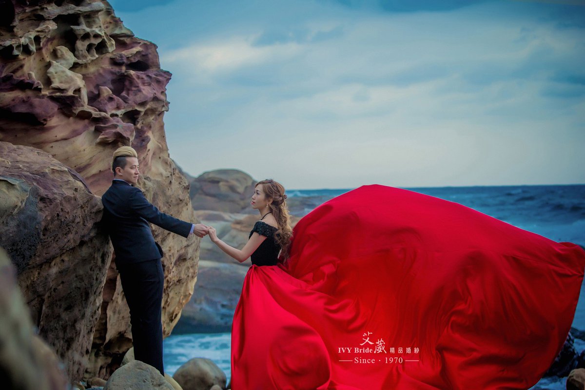 IvyBrideTW's tweet photo. 肩並肩同行，任時光流轉，唯愛始終。
美，不需言語，只需保存。
故事感婚紗照．一定要大家看見。
💟 電話預約 ➤ 02 2356 0388
💟 線上預約諮詢 ➤ https://t.co/GlVdzdzBrC
💟 禮服租借 ➤https://t.co/ehP4sASUsb
💟 用Line預約更方便快捷 ➤ https://t.co/icLfFaicQ2 https://t.co/0m3g7IaPXO