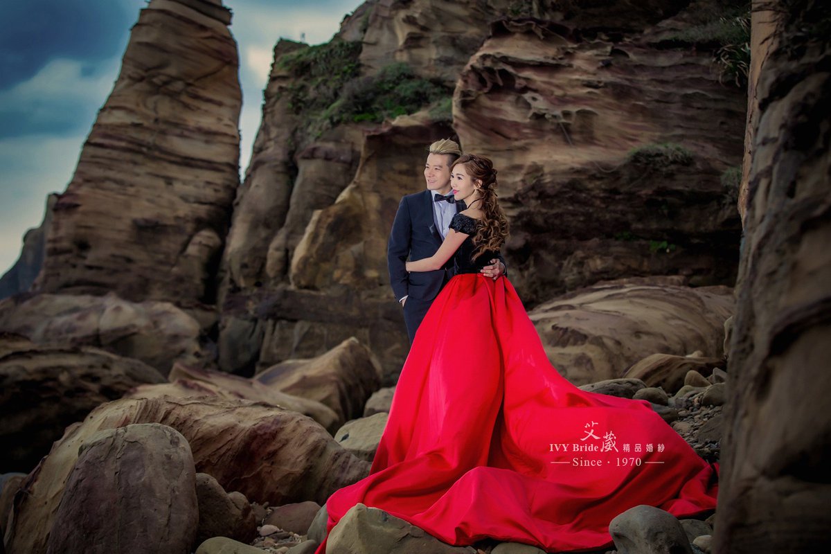 IvyBrideTW's tweet photo. 肩並肩同行，任時光流轉，唯愛始終。
美，不需言語，只需保存。
故事感婚紗照．一定要大家看見。
💟 電話預約 ➤ 02 2356 0388
💟 線上預約諮詢 ➤ https://t.co/GlVdzdzBrC
💟 禮服租借 ➤https://t.co/ehP4sASUsb
💟 用Line預約更方便快捷 ➤ https://t.co/icLfFaicQ2 https://t.co/0m3g7IaPXO