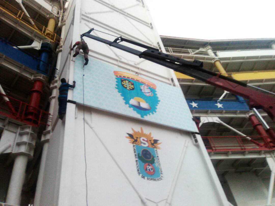 franklincicpc's tweet photo. UNES Zulia/ Academia CICPC/ Remozando institucionalmente nuestros espacios/ Colocación del Logo de Nuestra Academia/ https://t.co/lkeyjsOGfr