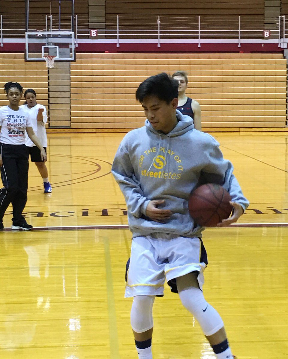 Streetletes's tweet photo. @davidvergel playing 🏀 in the new "Covered" hoodie. You can find all of our hoodies and beanies at https://t.co/EnLXSIN9VH

#streetletes
#ForThePlayOfIt https://t.co/b1IJxkLrXo
