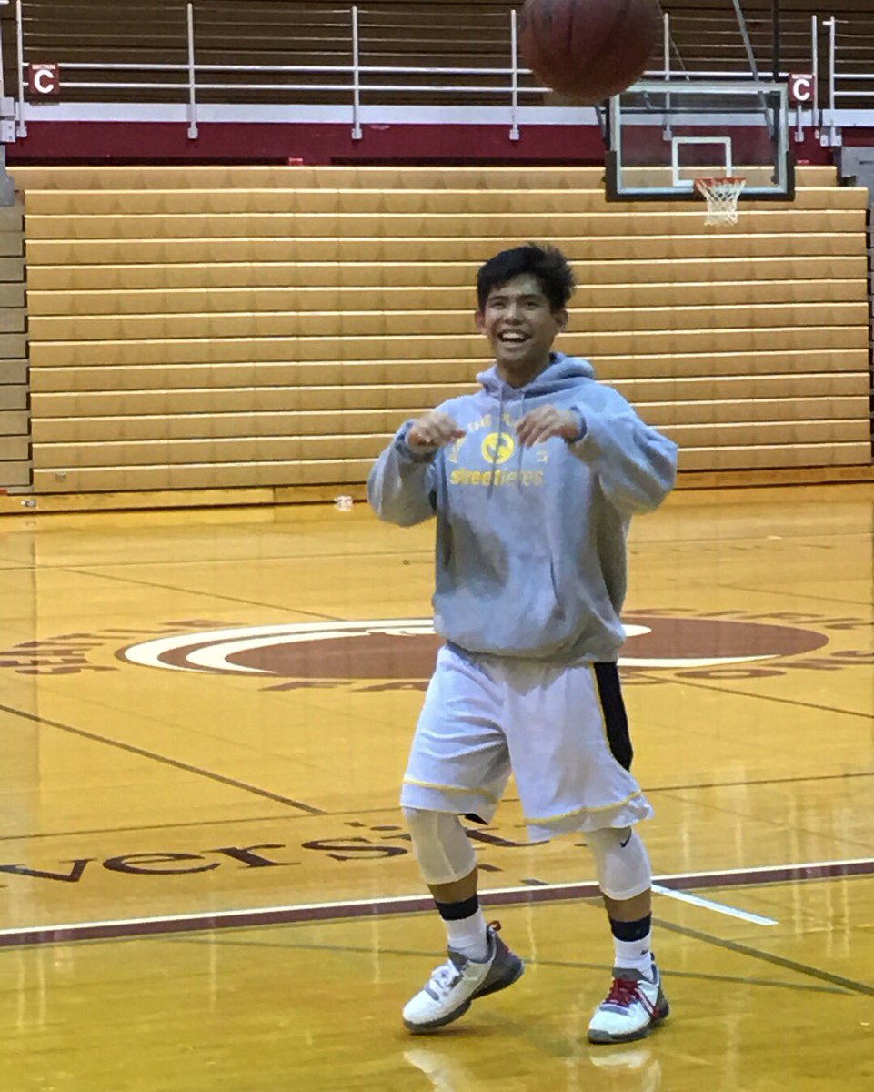 Streetletes's tweet photo. @davidvergel playing 🏀 in the new "Covered" hoodie. You can find all of our hoodies and beanies at https://t.co/EnLXSIN9VH

#streetletes
#ForThePlayOfIt https://t.co/b1IJxkLrXo