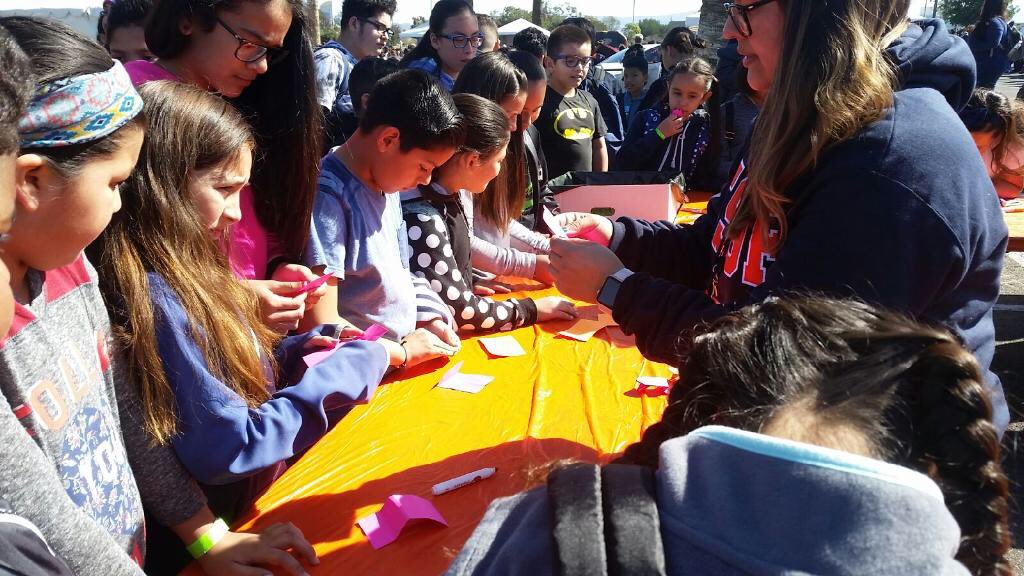 KelloggPUSD's tweet photo. Kellogg Panthers at the Honda Center! #GreatWayToLearn #ScienceIsFun #DucksFieldtrip @PomonaUnified https://t.co/poUGoWGrbp