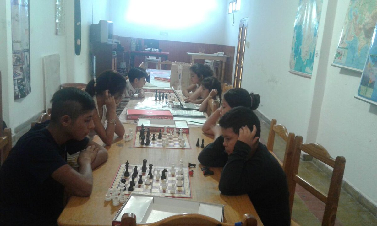 Galle81Juan's tweet photo. Mini torneo de #AjedrezEducativo y lectura sobre "La Leyenda del Ajedrez" en #PlayonesEducativos - PlayónBiblioteca de Ajedrez -  Rosario de la Frontera @fguillesaavedra @aniberruezo @patriciapinasco @matiaszaki16 @MEducacionSalta @SaltaEduca2020 @prensaescuelas https://t.co/E2DmTV9Cbr