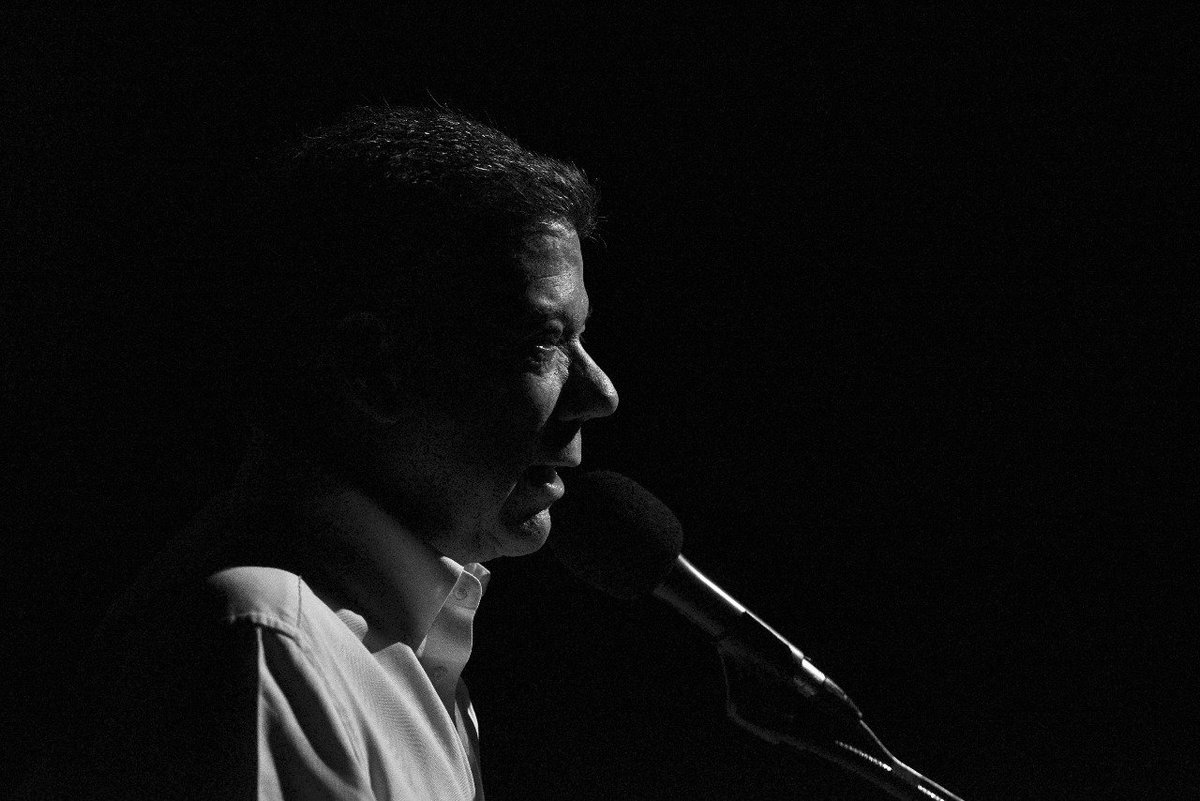 JuanManSantos's tweet photo. La Colombia que hoy dejamos es una casa que no solo está pintada –como la de 'La Estrategia del Caracol'–, es habitable y tiene espacio para todos. Espero que nuevos inquilinos la traten con respeto y amor, y no echen abajo las mejoras. https://t.co/deQMYNGAet