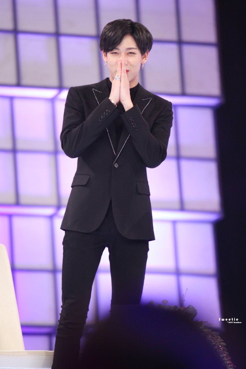 sweetie_bam's tweet photo. ถึงจะเป็นรูปที่ถ่ายมาสักพักแล้ว แต่สวีตตี้อยากจะลงรูปวันที่ถ่ายทำรายการ today show เพราะวันนั้แบมหล่อและน่ารักสุดๆไปเลย!!😊 เวลาเห็นแบมทำงานที่ไทยช่างเป็นความรู้สึกที่ภูมิใจสำหรับสวีตตี้มากจริงๆ❤️❤️❤️❤️ @BamBam1A #뱀뱀 #BamBam https://t.co/cg0wNeUbXB