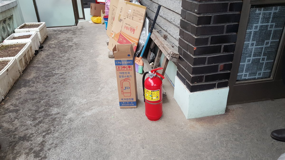 yooyhwan's tweet image. 각 가정 1소화기 갖기 운동 동참을 위해
2018.2.28. 소화기를 구입 했습니다.
분말소화기 3.3kg,    33,000원
(주)진도 

#성남시