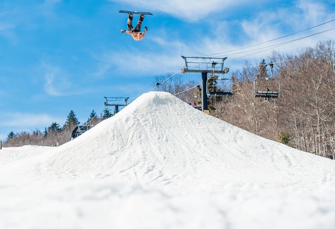 fliproducts's tweet photo. #FLIhigh and touch the sky with Team rider @casey_willax! 📸: Mike Dawsy #getFLI 🤙🍯
•
•
•
#flï #fliproducts #snowboarding #highsports https://t.co/DowuALII5g