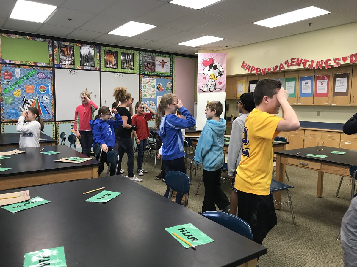 MrsMarcoux's tweet photo. Students trying to understand how others feel.
#reedintermediate #facevalue https://t.co/nRM5o4RD2g
