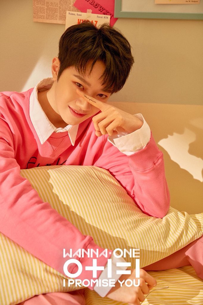 PINKBLOSSOMME's tweet photo. ควานลินว้���ยยยย คนอะไรหล่อยันเงาอ่ะ บ้าไปแล้ว https://t.co/fxEMzSXkF2