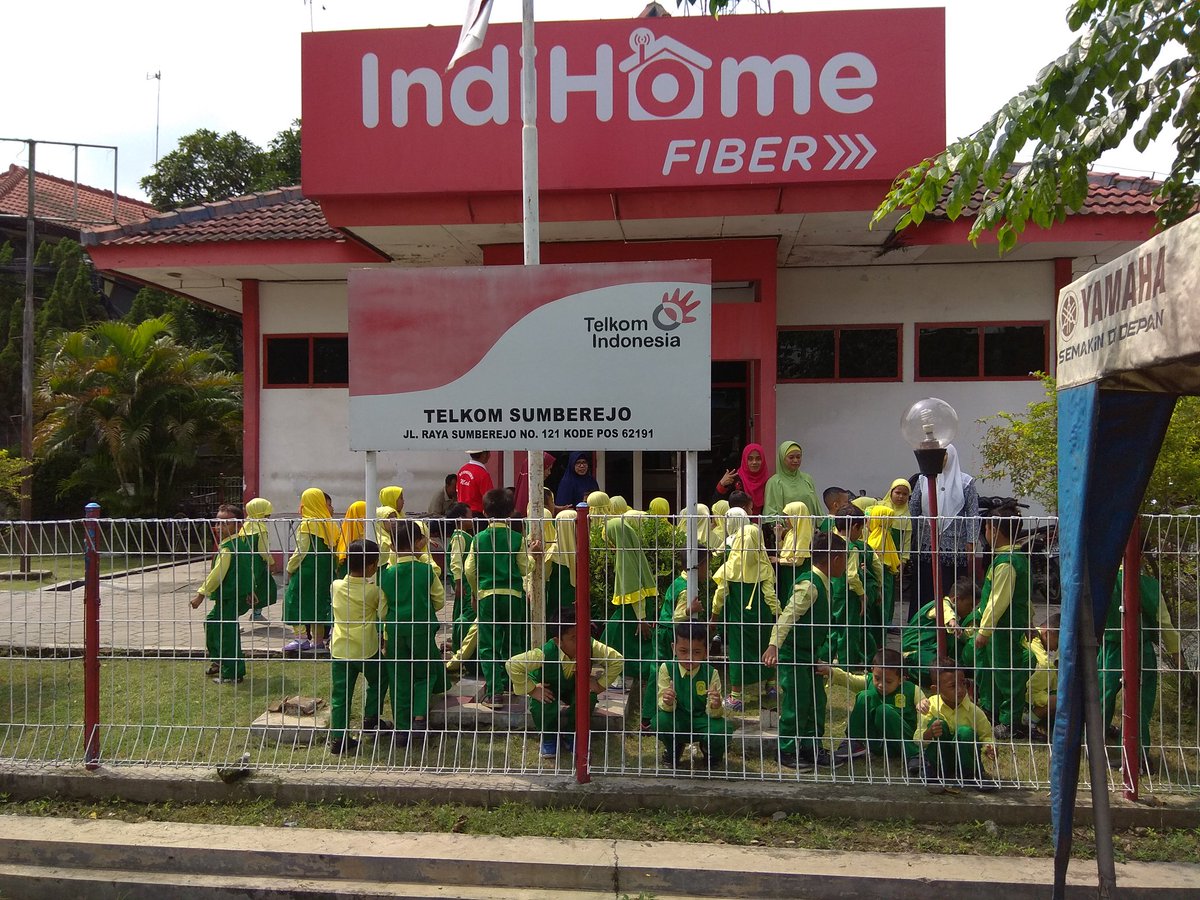 shelaoke's tweet photo. Semangat Belajar bersama TK ABA 1 Sumberrejo Ttg Teknologi Telekomunikasi Terkini bersama @blcbjn di STO Sumberrejo. #SemangArt! Cc. @TelkomIndonesia @Telkom_INDIHome @_funtastic5_ #GemaTREG5 #Bojonegoro @TelkomPromo @RTIKBojonegoro https://t.co/RjVFKhOv10