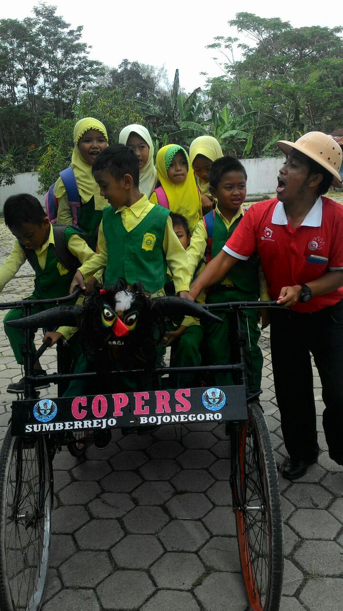 shelaoke's tweet photo. Semangat Belajar bersama TK ABA 1 Sumberrejo Ttg Teknologi Telekomunikasi Terkini bersama @blcbjn di STO Sumberrejo. #SemangArt! Cc. @TelkomIndonesia @Telkom_INDIHome @_funtastic5_ #GemaTREG5 #Bojonegoro @TelkomPromo @RTIKBojonegoro https://t.co/RjVFKhOv10