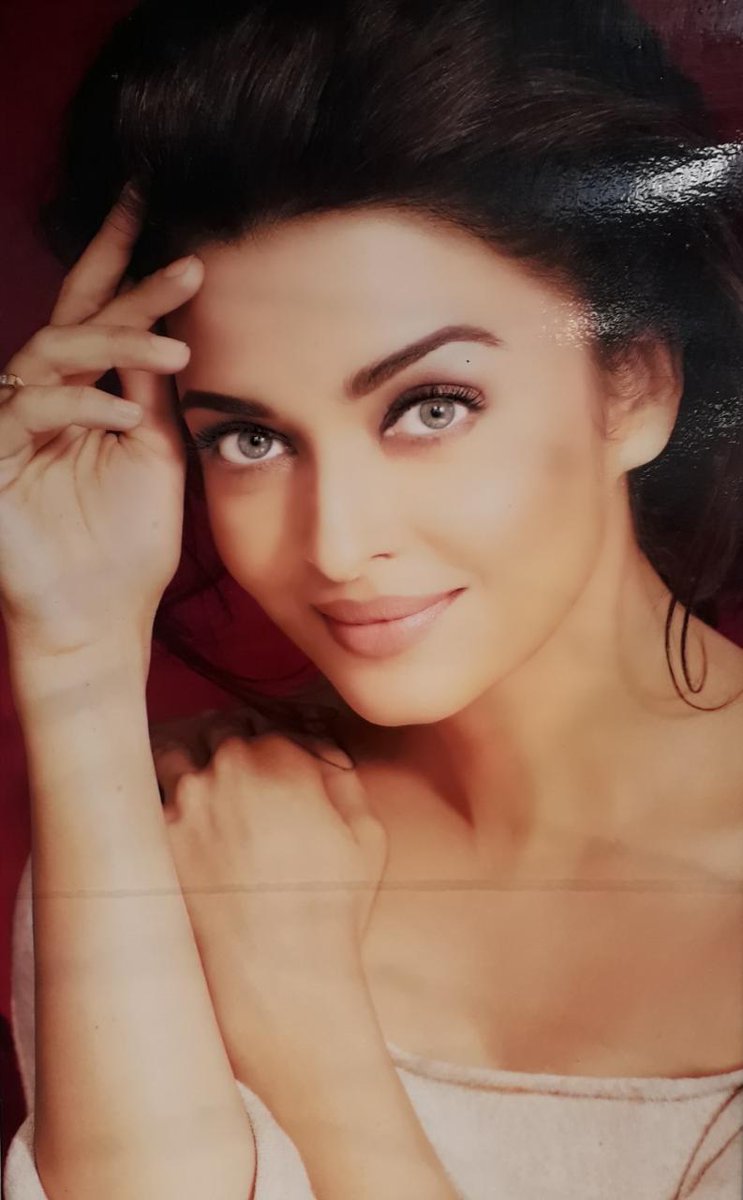 BibaswanM's tweet photo. Finally!!!! Got 🤗 #AishwaryaRaiBachchan 
@lorealparis #RevitaliftLaserX3 
Day Cream Pic 
#Photography @farrokhchothia
[ Credit Goes To @syedniyamath2 ] https://t.co/0tqfl0mSba