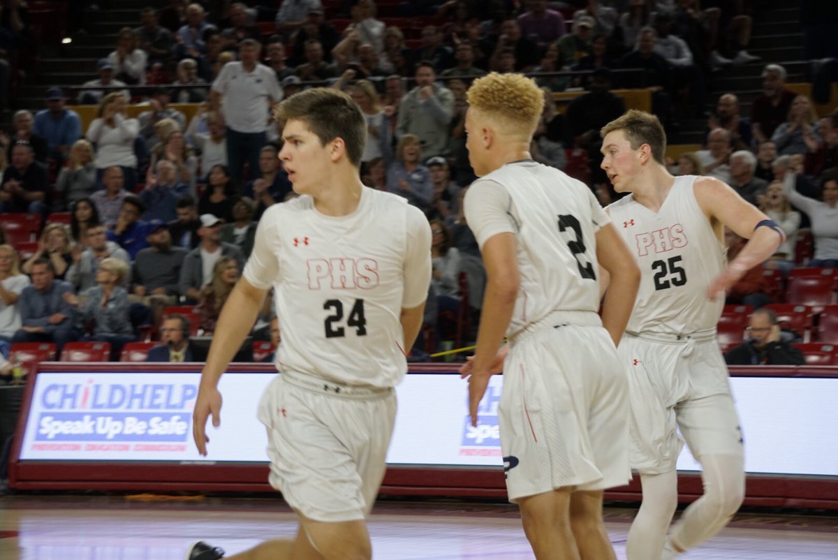 ArizonaVarsity's tweet image. Everybody chipping in right now in Pinnacle’s 71-56 lead with two minutes left in the game.