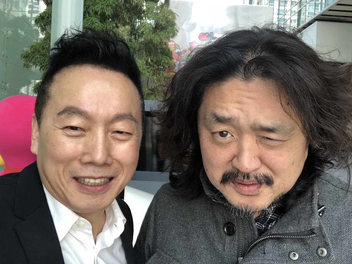 둘이 싸웠냐고 묻는 분들께~
싸울 시간이라도 있었으면 좋겠네여~
설화에 휘말린 김총수~
본의가 많이 왜곡되어 전달되고 있어 마음고생 있겠지만 진의를 오해하거나 의심치 않는 분들이 많이 있다는 것을~
울트라 슈퍼 멘틀로 화이링 아잣~!