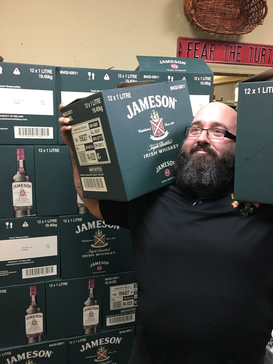 BELAIRLOONEYS's tweet photo. Preparing for that paddys day shift #looneys https://t.co/Ml5KWyU7nN