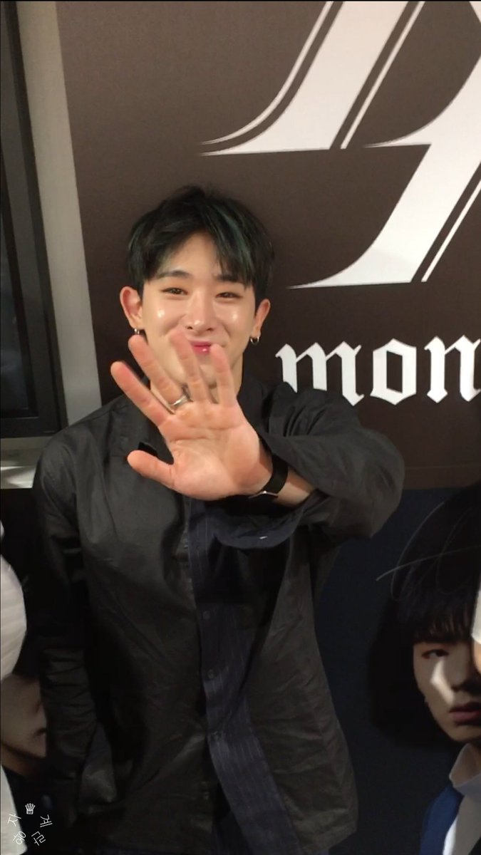 gyeran_prince's tweet photo. 180301 어노군 생일날 🎉🐰🥕
#0301WONHODAYِ #WONHOHAPPYBIRTHDAY #WONHORABBITDAY #MONSTA_X #몬스타엑스 #WONHO #원호 #ウォノ @OfficialMonstaX @Official_MX_jp https://t.co/OcecUMIsBk