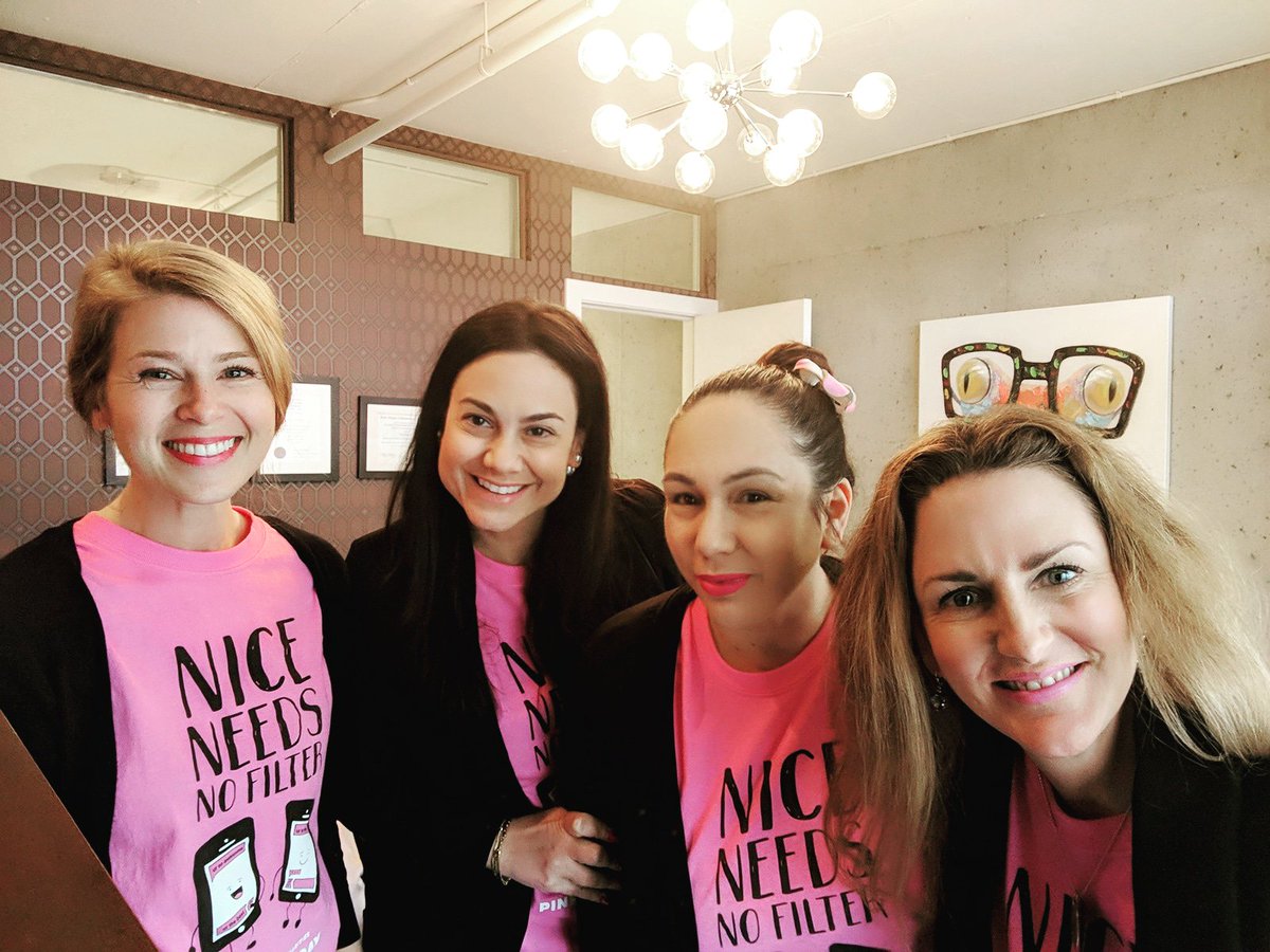 ClinicallyHappy's tweet image. Some of our fantastic, kind, warm #pinkshirt (+ #pinksock) clad #VPC clinic team standing up to bullying today! #pinkitforward @pinkshirtday #BullyingStopsHere! 
#vancouverpsychologycentre #kidsareworthit #kindnessiscool #kindnessdoesntcoastathing #TheDrFs