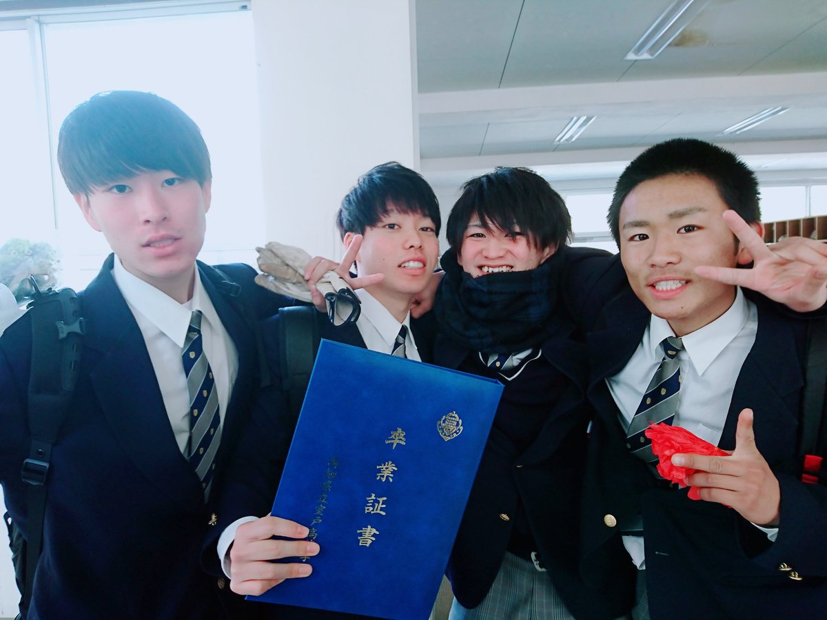 tyaruwill_1999's tweet photo. 卒業しました！バイバイみんな！ https://t.co/VYW5dXnKXk