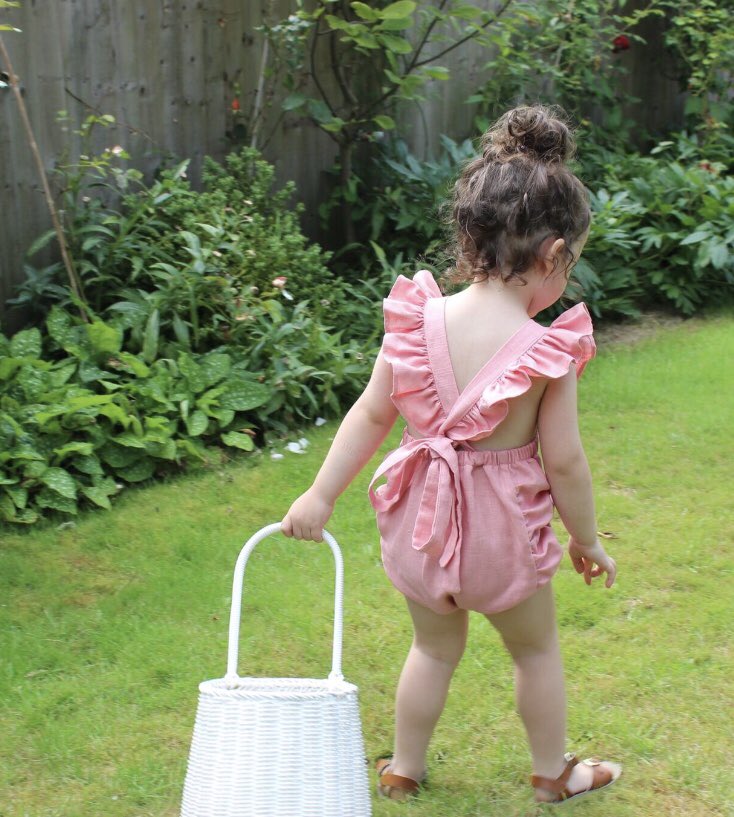 Anyone else summer dreaming? We know the snow is fun but come on this is enough now....however you could make the most of your time indoors enjoying a little online shopping! 🌨❄️ #beastfromtheeast #summerdreaming☀️ #onlineshopping #EarlyBiz #StormEmma