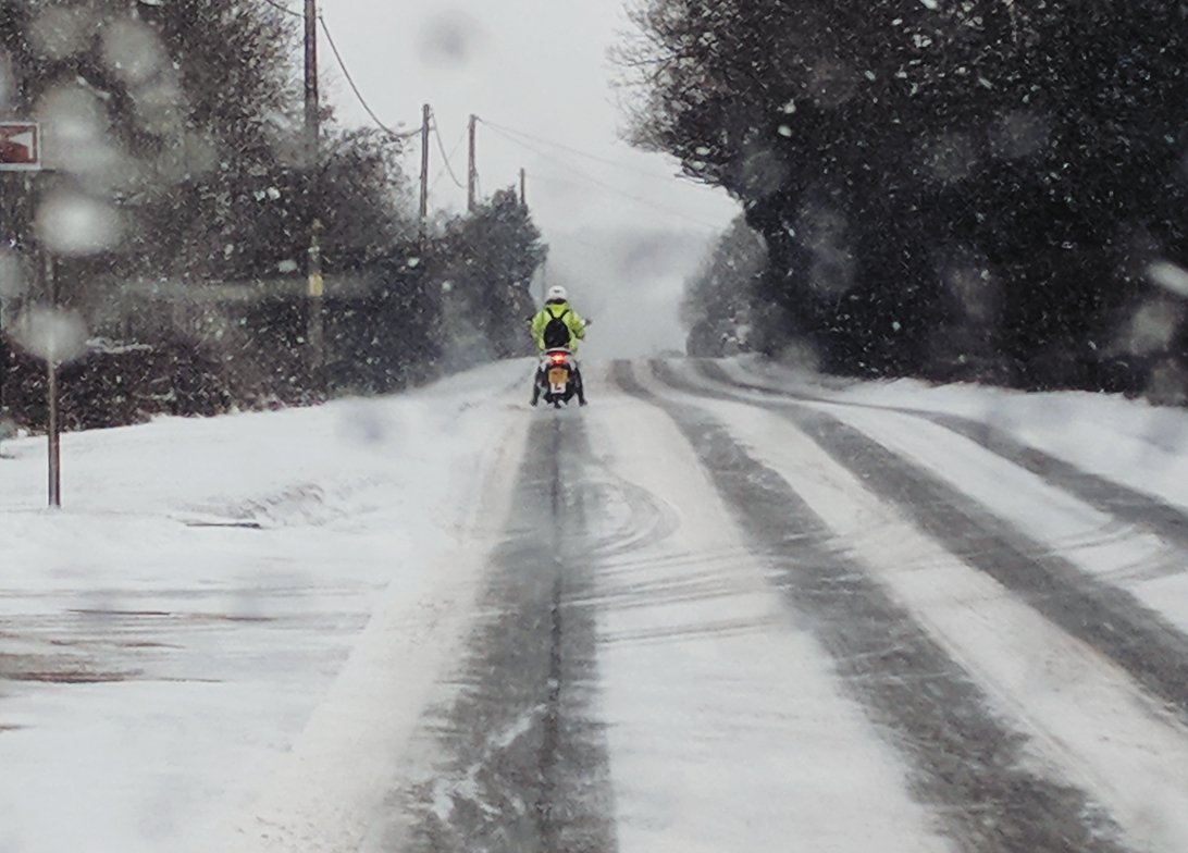 CloudBusiness9's tweet image. Just us in a 4x4 &amp;amp; this learner moped rider on the roads this morning 😕 #notsensible #essentialtravelonly
