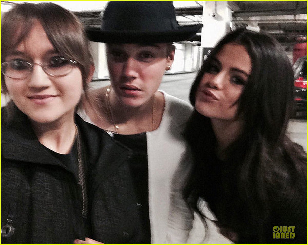 SarahMOnline's tweet photo. Happy Birthday!!! @justinbieber luv ya dude! 🤘🏻 https://t.co/TS8DvTQ3Gr