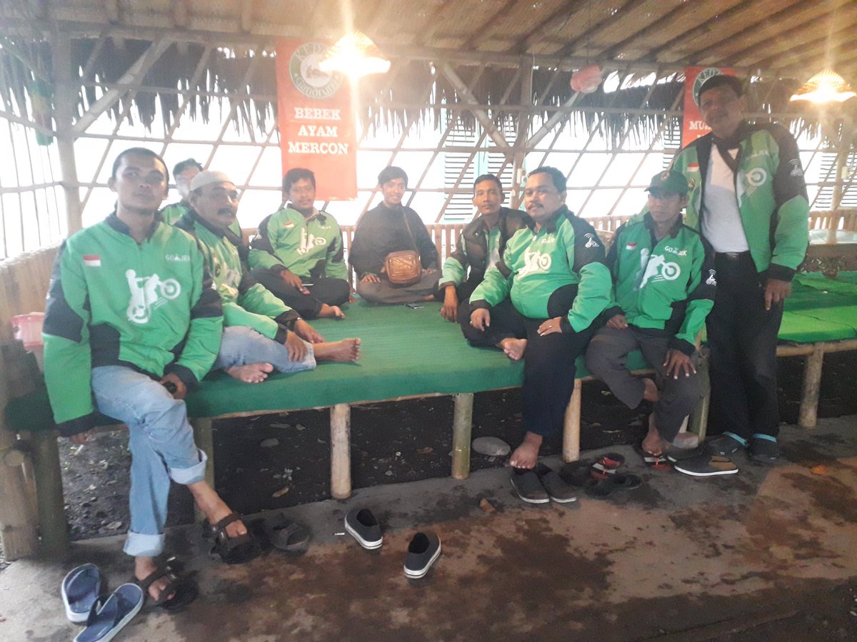 cakjek83's tweet photo. Ngopi bareng itu juga SOLID 

#gojekpasuruan https://t.co/17ZVkhudHz
