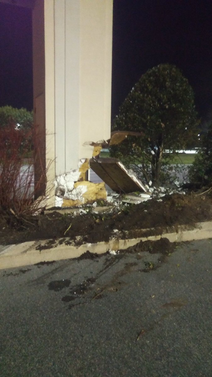 SSCityCabDe's tweet photo. So I'm at Dover Downs leaving with a passenger and I was on the other side of this sign when a car plowed into it.
 I was not able to take pictures at the time but I I got out and called 911.
Car was gone about 30 minutes later when I returned. https://t.co/DT9remHyNd