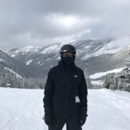 realJacobJed's tweet image. a man standing on a snow covered slope #SeeingAI #CognitiveServices #visionapi