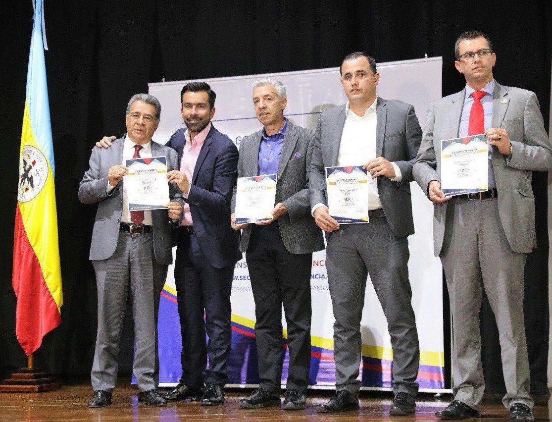 AlcaldeNilo's tweet photo. Obtuvimos el PREMIO A LA EXCELENCIA EN TRANSPARENCIA (otorgado por @CundinamarcaGob) en reconocimiento a las buenas practicas de nuestra gestión. Agradezco a Dios, a mi familia y a mi equipo de trabajo ¡Seguiremos demostrando nuestro #CompromisoConResponsabilidad! https://t.co/GFDs2fj5Bo