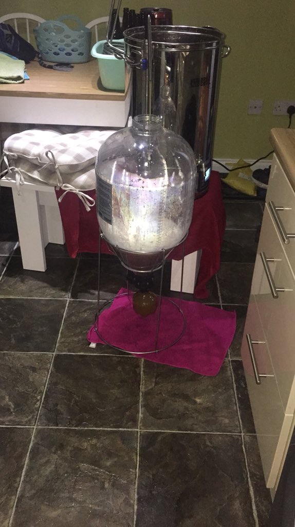 SLG_Brewery's tweet photo. Last night I brewed a Mandarina Bavaria Single Hop IPA, loosely based on the Brewdog recipe just changing the malt. Hopefully it will turn out good! https://t.co/Su8DzvIRnc