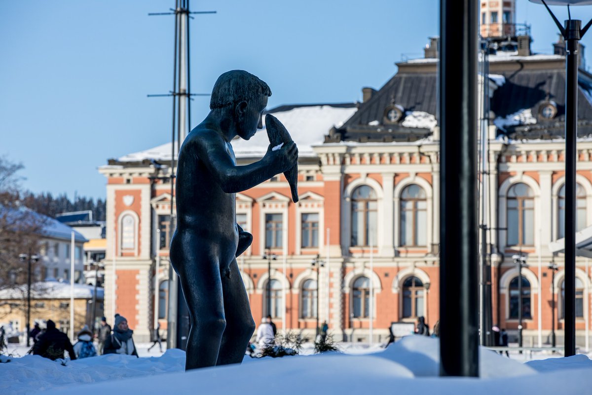 Huomenta #Kuopio! #Kuopio18-harjoitus näkyy tänään kaupungin keskustassa, Veljmies saa seuraa. #papu118 #kaipr #maavoimat #paikallispuolustus kuva: #comcamfi