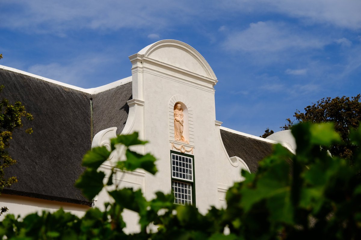 GrootConstantia's tweet photo. The "Lady of Abundance" adorns the gable of the Manor House and was commissioned in the 1790's by Hendrick Cloete after a particularly good harvest.
Photo: @HawthorneBlog
#GrootLegacy #Celebrating333yearstogether https://t.co/57MF2gxMiP