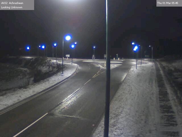 As predicted, a very cold night and remaining very cold all day today and overnight, with continuing snow showers. Worst of snow to the north. Drumrunie to Achiltibuie Road currently impassable.  <a href="/HChighlandroads/">Highland Roads</a>