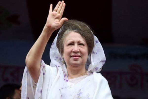 ShahMdJhonny's tweet photo. How can u expect to have Free &amp; Fair election where #democracy &amp; #FreedomOfSpeech hard to find. Even Independent Judiciary no longer exist in #Bangladesh. Former PM &amp; Pro Democratic leader #KhaledaZia who is 73 years old kept in jailed by conspiracy. 
#FreeKhaledaZia
@UN @hrw https://t.co/2oVR3jC3GI