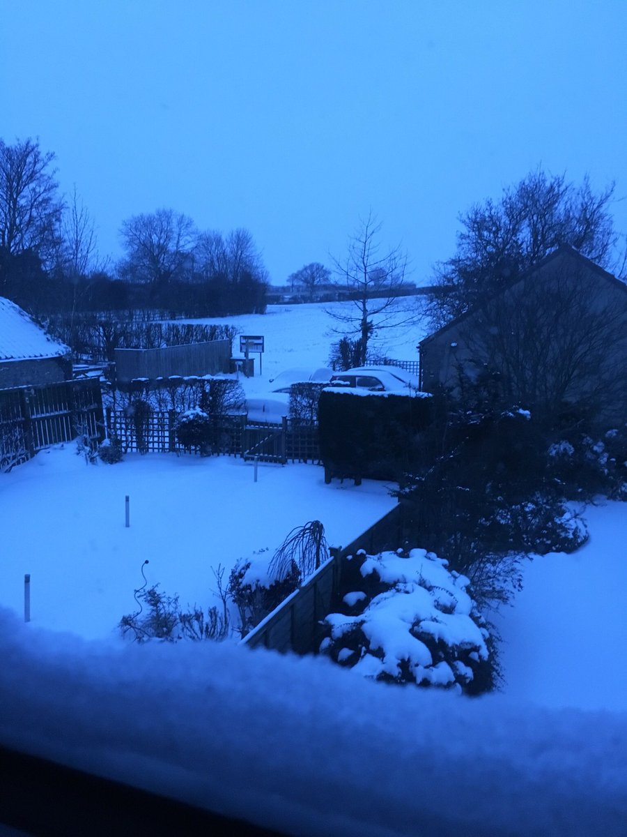 rattlethecage's tweet image. Hope I can get to work this morning! ❄️🤨 #stillsnowing #uksnow #BeastfromEast