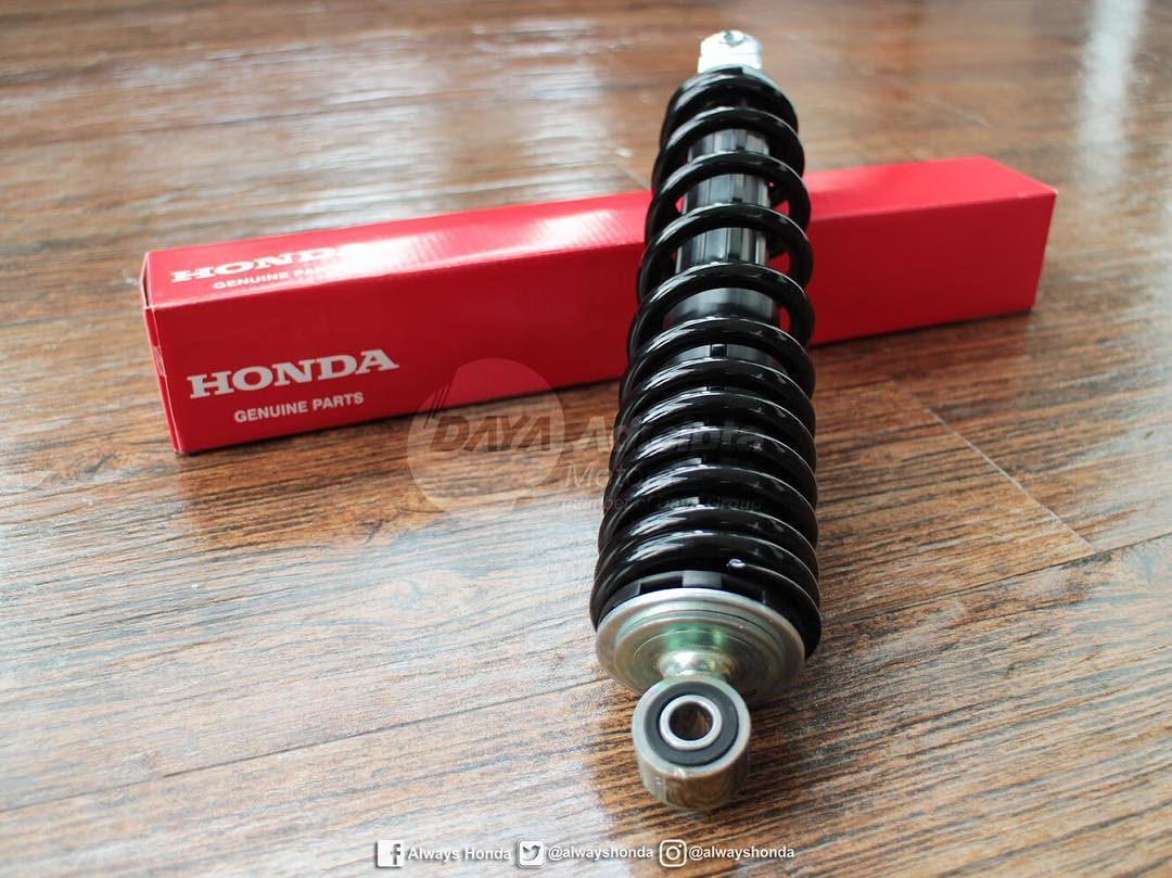 alwayshonda's tweet photo. Brosis, tau kah kamu bahwa shockbreaker pada motor Honda kamu juga perlu perawatan loh. Masa pemakaian normal pada shockbreaker depan (front fork) sekitar 3 tahun dan masa pemakaian shockbreaker belakang (rear cushion) adalah sekitar 2 tahun. #AlwaysHGP https://t.co/mcGja3RQeI