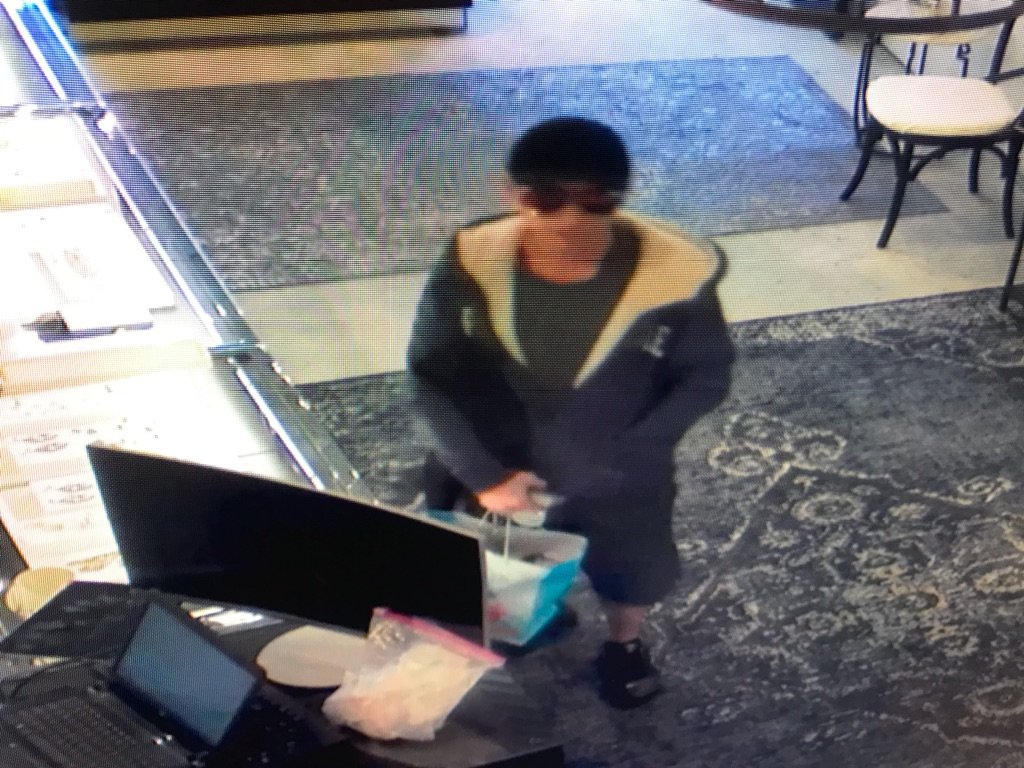 SantaMonicaPD's tweet photo. SMPD is seeks community assistance regarding outstanding suspect: Suspect is described as male, Hispanic, 5'9, thin build, wearing black clothing. Please call 9-1-1 with any information. https://t.co/C6PTFIOs9c