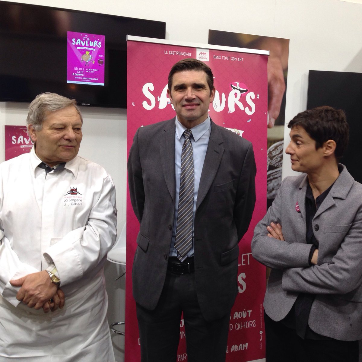 rocamadourfest's tweet image. En direct du @Salondelagri sur le stand du #lot aux côtés de notre partenaire @LotOfSaveurs et devant les magnifiques éclairs de @CApatissier / #salon #agriculture #partenariat #miam