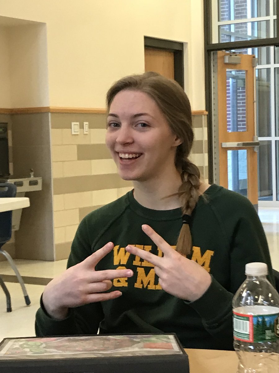 SHlNEhes's tweet photo. Live from school with @zerriefart https://t.co/GW3jBBIKMF