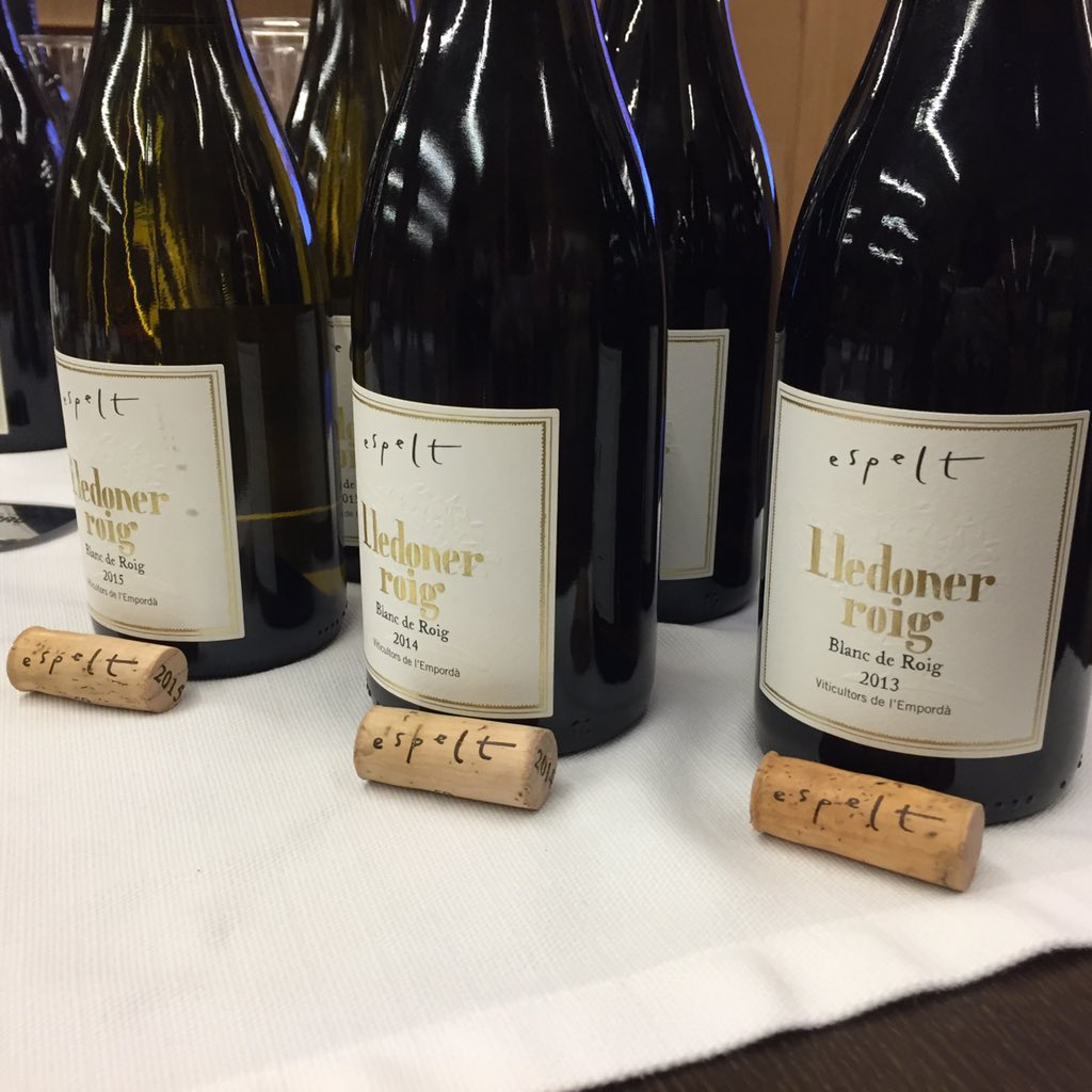 CellerEspelt's tweet photo. .@Grau_Online @annaespelt a punt per tastar vins de #terroir empordanès del #PNIN de l'Albera, vertical d #LledonerRoig i #ComaBruna i final dolç amb #Airam #vicatalà @DOEmporda https://t.co/PnHoFB4A69