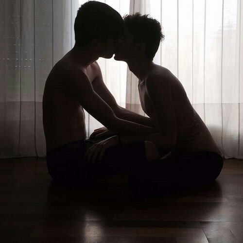 fenrysholt's tweet photo. « I came here with a load and it feels so much lighter now I met you » https://t.co/0pyhuOzo3O