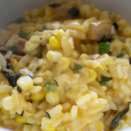 TheGarlicFarm's tweet photo. With the Wight (and rest of the country) starting to turn white 🌨️ we're cooking up big bowls of comfort food to warm us up, starting with this garlic &amp; mushroom risotto 👇🏼 #GarlicRecipes #ComfortFood #CookingWithGarlic https://t.co/ct6JVRpbvN https://t.co/kkemtwXdS5