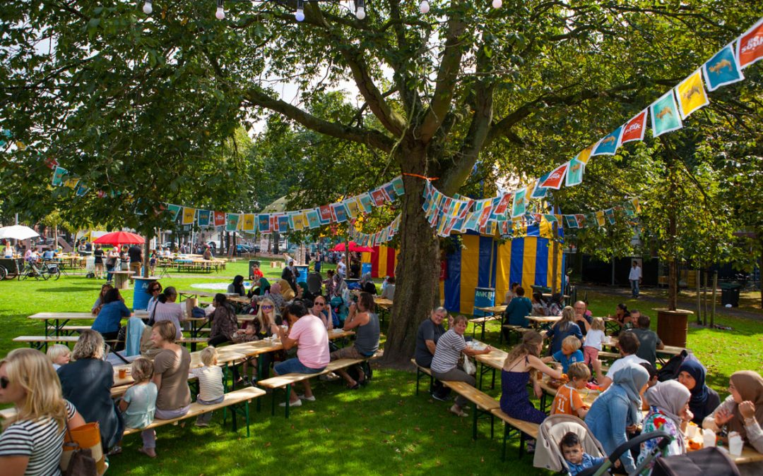 Samen leven in het hyperdiverse <a href="/delfshaven_rdam/">Delfshaven Rotterdam</a>. Iedereen in in zijn eigen 'bubble' of zijn er plekken voor 'common ground' waar je elkaar ontmoet? Vrijdag 2/3 17:30 WIJkcafe in de Huiskamer van Spangen. Wees welkom! facebook.com/events/3852873…