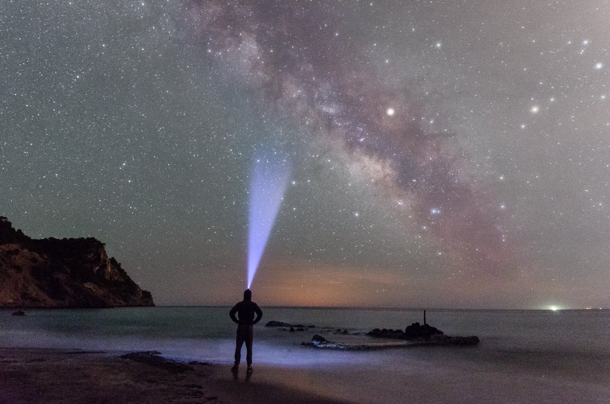 DjMiguelMartin's tweet photo. No será la mejor foto que tomé el verano pasado, pero si que tiene algo que la hace diferente y "espacial" 🙃
#ibiza #calaboix #milkyway #nikon https://t.co/4a31SQLDjf