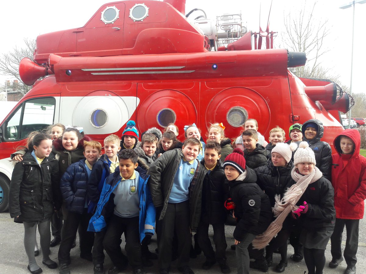 Zanzibar Zoe has been wreaking havoc at Moor Park Library this morning with some awesome Year 5 StorySavers from <a href="/moor_park_bpl/">Moor Park Primary</a>. We've been hearing all about the infamous female pirate Anne Bonny as well as finding out all the gruesome things pirates get up to #WorldBookDay2018