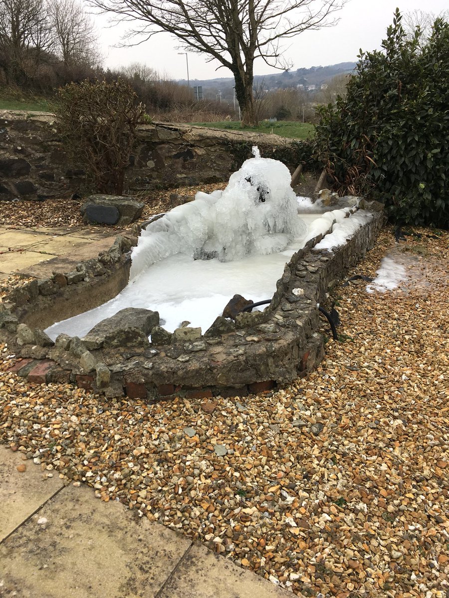 BredaGriffiths's tweet photo. Beautiful frozen pond in work https://t.co/s79pGHYDhS