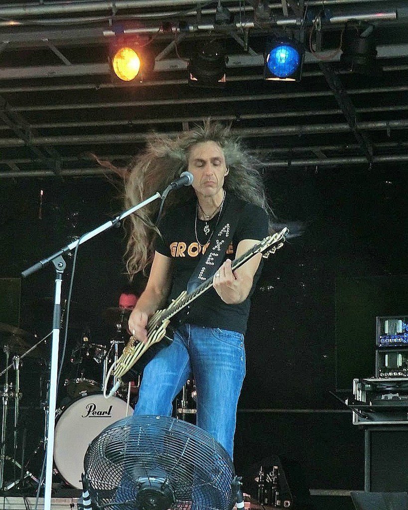 ironfinger's tweet photo. #axelritt #ironfinger #the_real_ironfinger #gravedigger #gravediggerband #emgpickups #caerstraps #tronical #hughesandkettner #framusguitars #cordialcables https://t.co/KvSIgBQ3OR