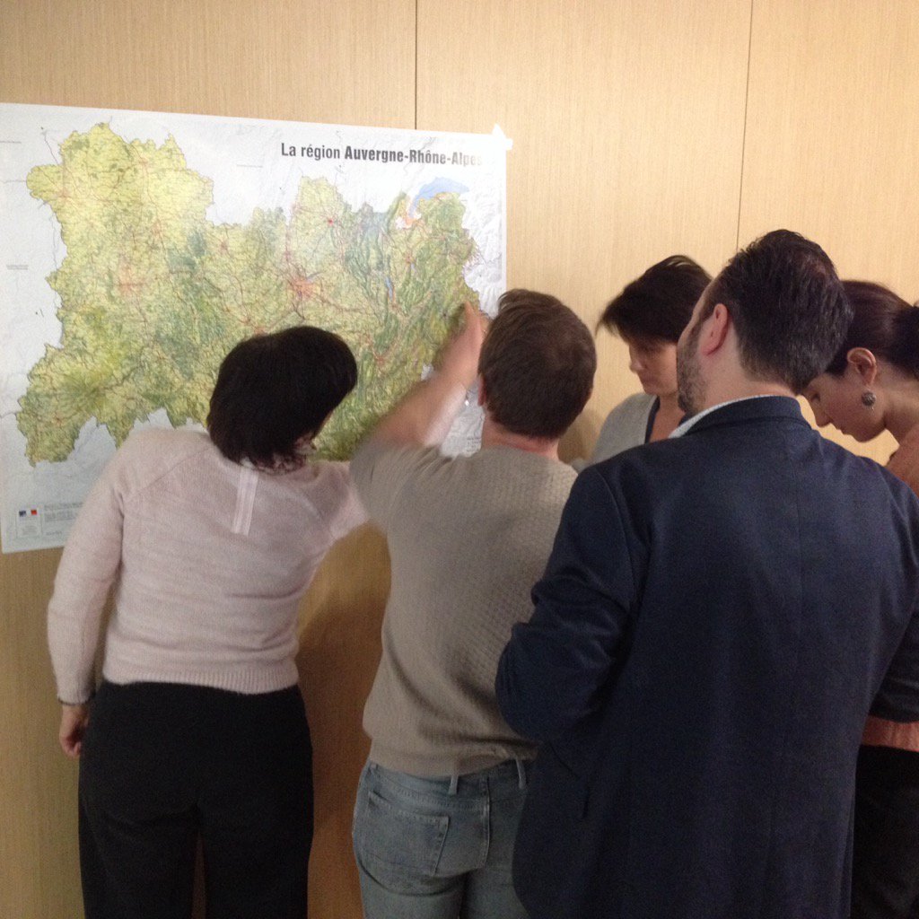 RenaudBonamy's tweet photo. Fabrication en direct de la carte régionale du management de centre ville. Exercice coopératif https://t.co/vfOO6ZSTVw