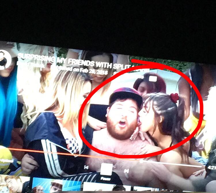 summahbreak's tweet photo. Is that former summer breaker @zooeeen I see in DAVID DOBRIKS vlog!?! 😂😆 we LOVE Zoe and we LOVE the vlog squad💘 https://t.co/hhmQy63T0S