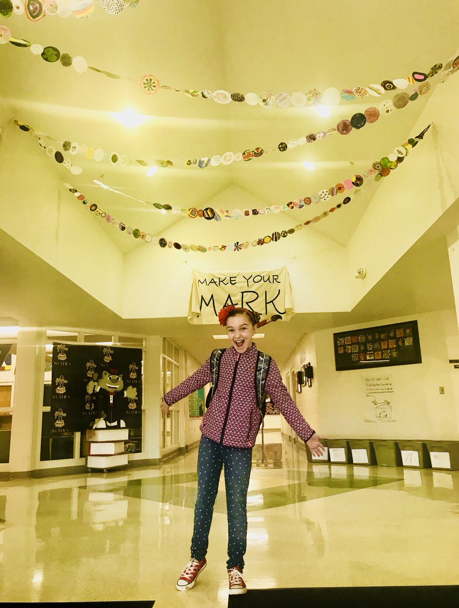 thelivbits's tweet image. I’m #makingmymark here in Ohio!!!! I wouldn’t want to spend my winter break any other way!!!! @peterhreynolds it’s like you’re here with me at every turn!!!! LOOK at this #AMAZING lobby @HilliardWolves 😍 Today I’m heading to @BRN_Elementary and I can’t wait to make new friends!!